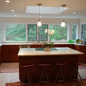 5-br Skylit Contemporary On 3 Forested Acres Armonk